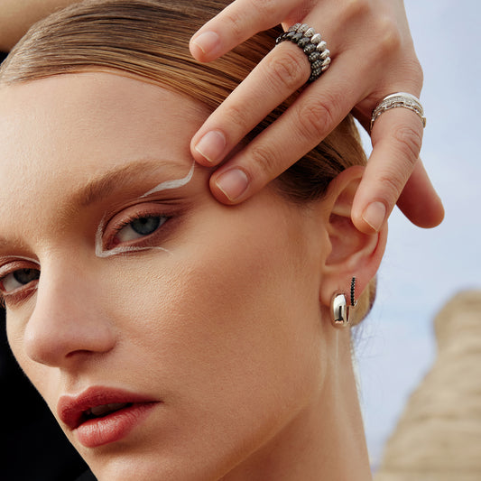 Black Sparkling Puffy Spike Ring